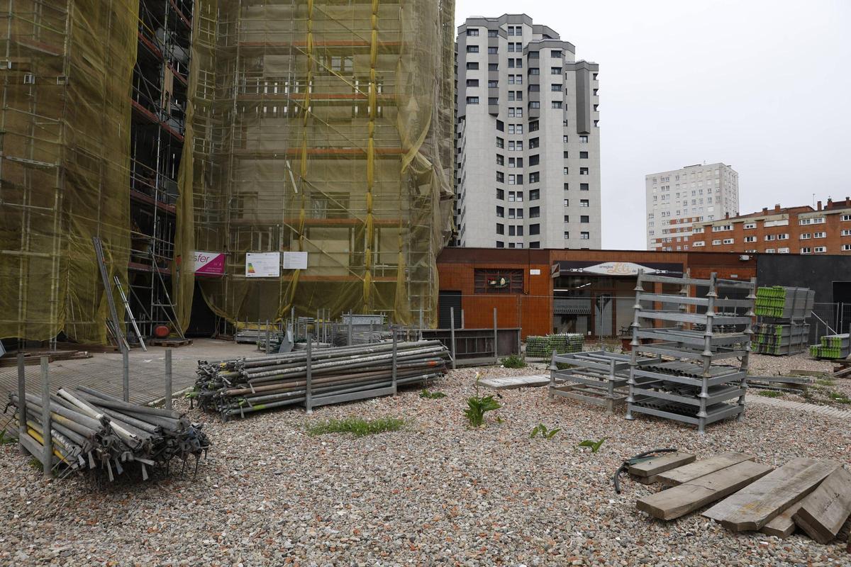 La asamblea vecinal por el conflicto del edificio La Estrella de Gijón, en imágenes La asamblea vecinal por el conflicto del edificio La Estrella de Gijón, en imágenes