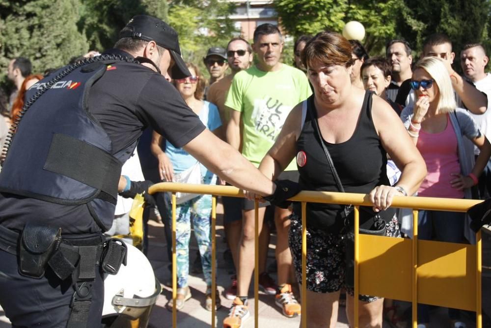 Dos vecinos y un policía heridos durante las prote