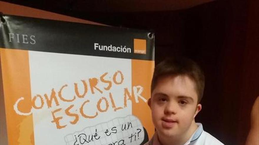 Un escolar montillano gana el concurso ¿Qué es un Rey para ti?