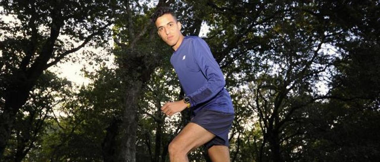 Nabaoui, ayer, durante un entrenamiento en la zona deportiva de A Estrada. |  // BERNABÉ/JAVIER LALÍN