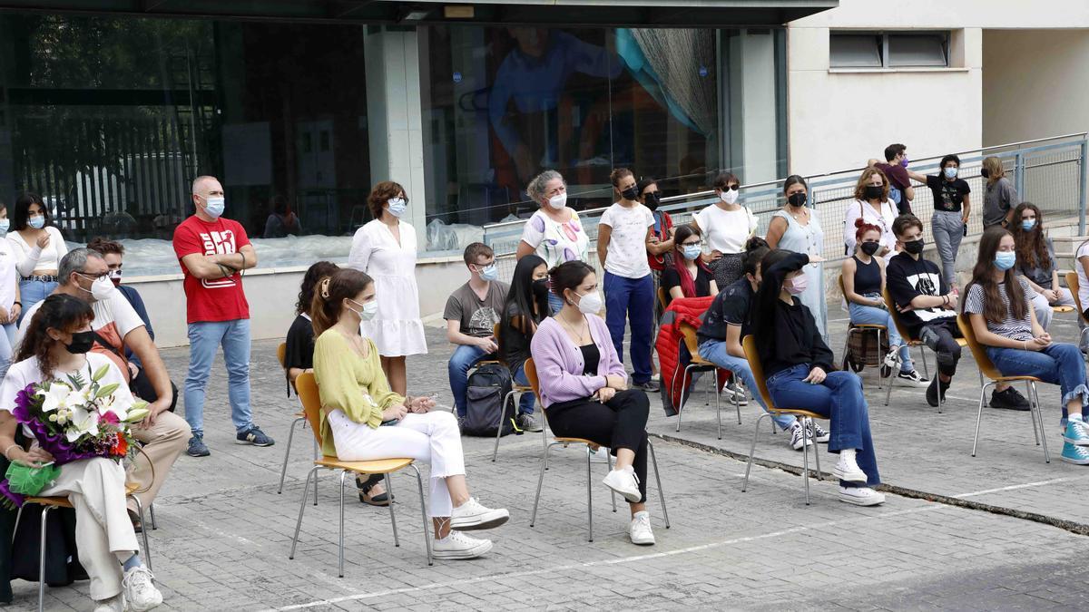 La investigadora Elena García y Álvaro de la Calle protagonizan un nuevo mural sobre científicas