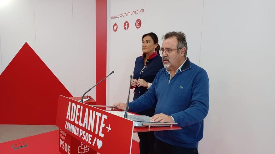 Los procuradores del PSOE de Zamora Ana Sánchez y José Ignacio Martín, en la rueda de prensa. | Cedida