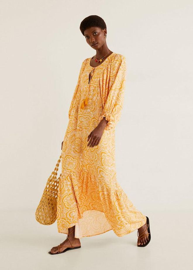 Con estampado paisley en tonos naranjas, de Mango