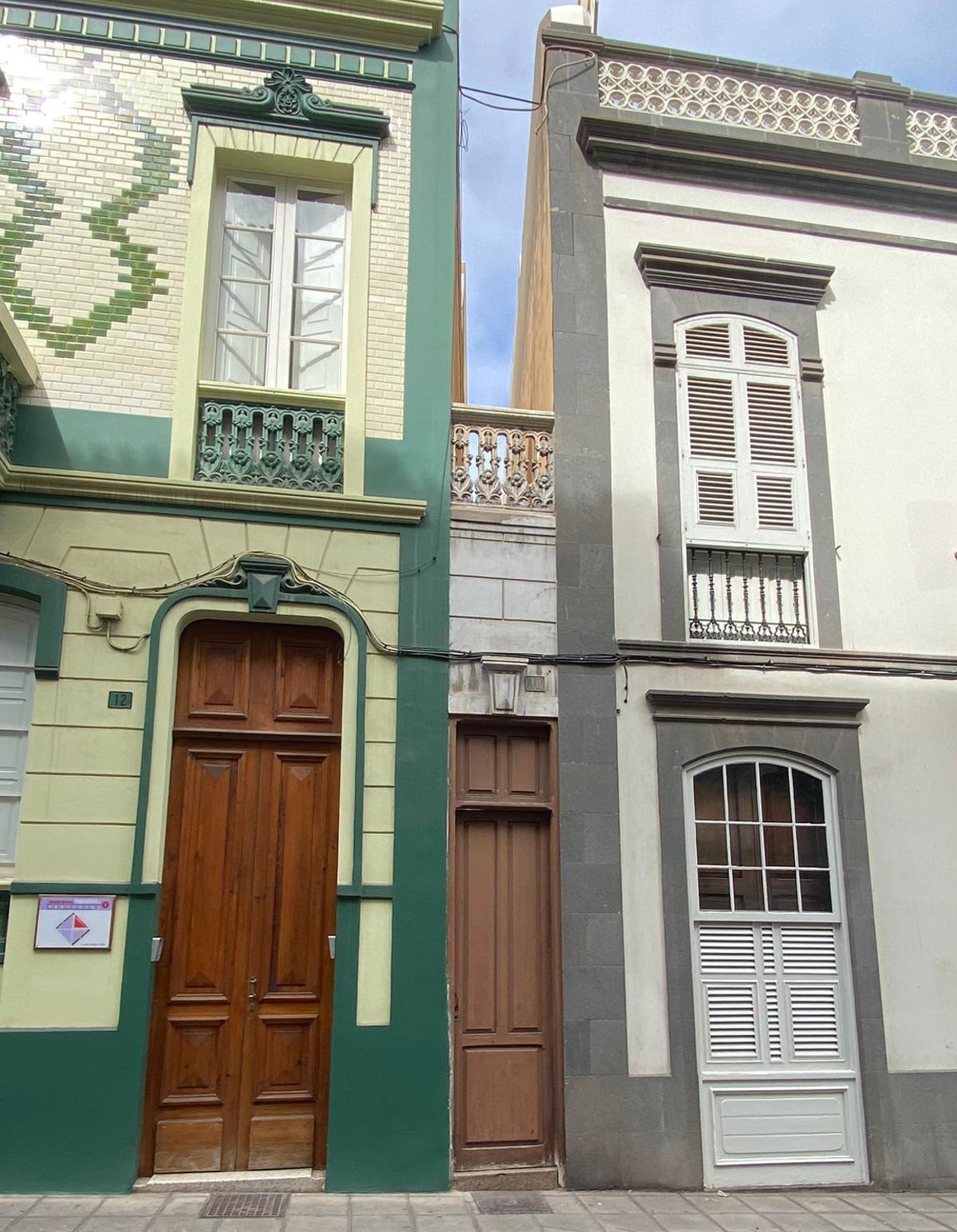 Vista de la casa, en comparación con sus vecinas.