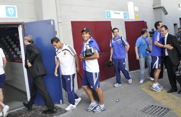 Apoteósica llegada del Real Zaragoza al Ciudad de Valencia.