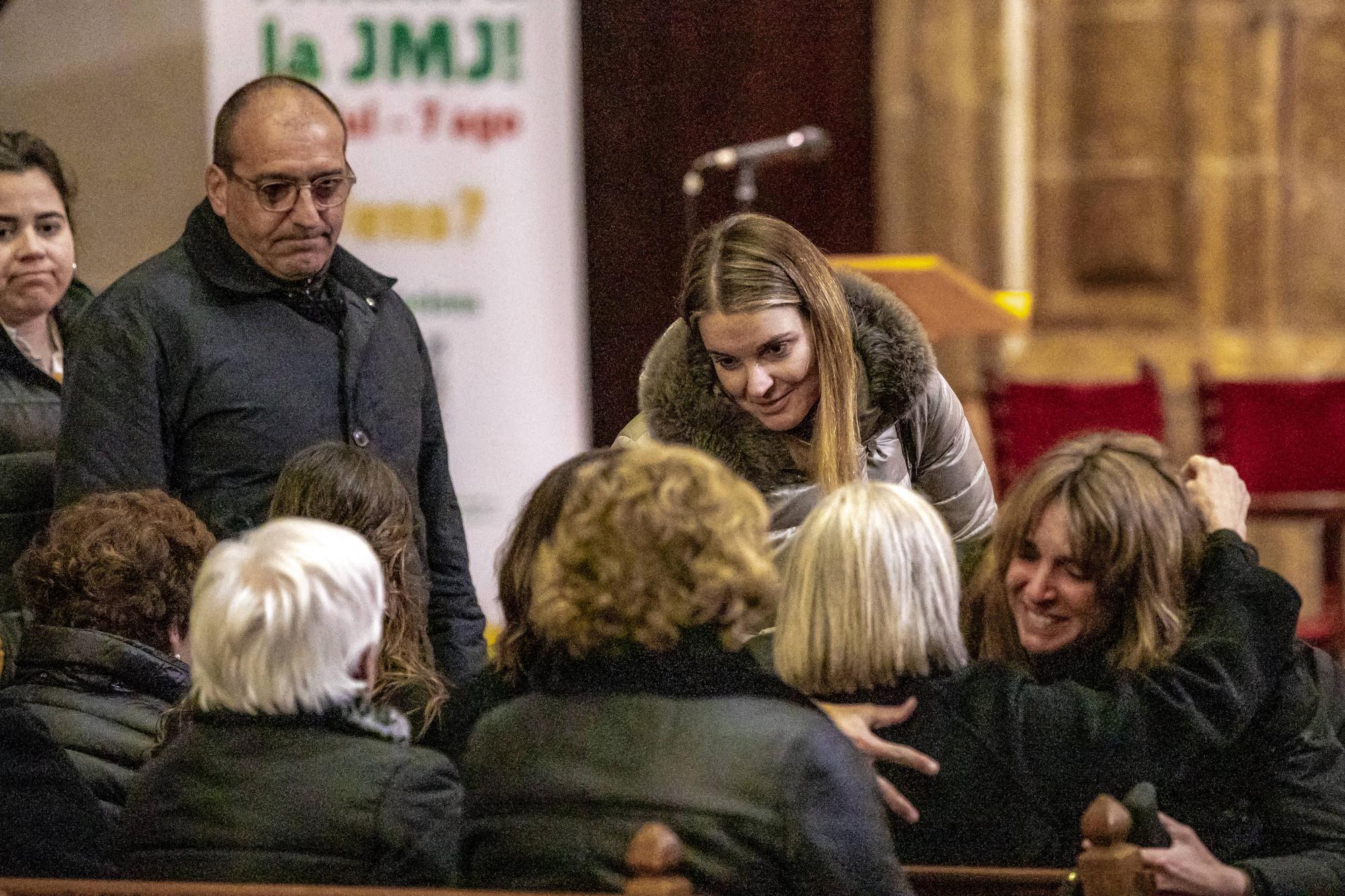 La presidenta del PP, Marga Prohens, durante el funeral.