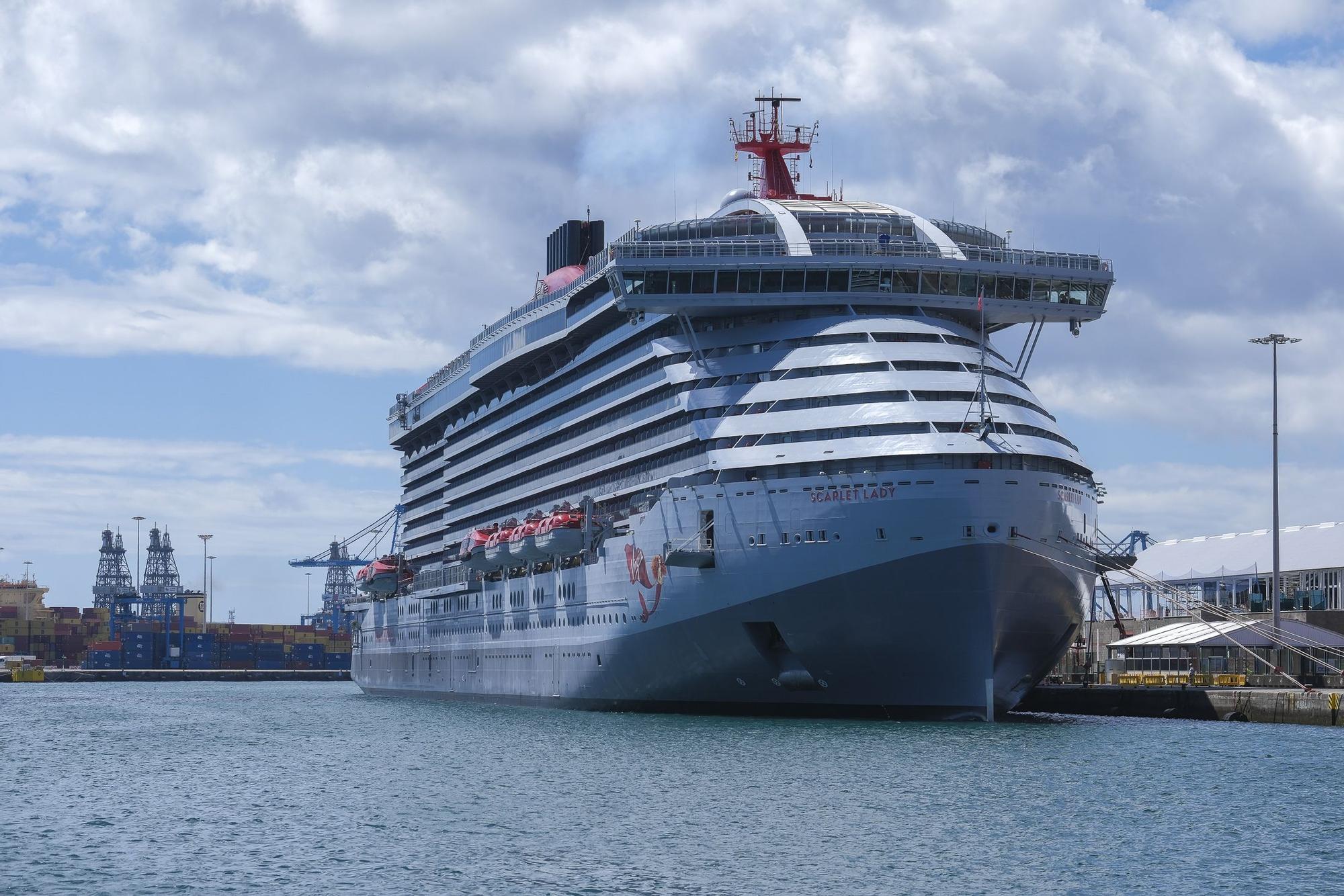 Crucero Scarlet Lady atracado en el Puerto de Las Palmas