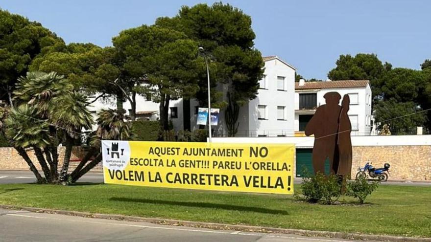 Els veïns de Calella demanen recuperar la doble circulació a la carretera vella