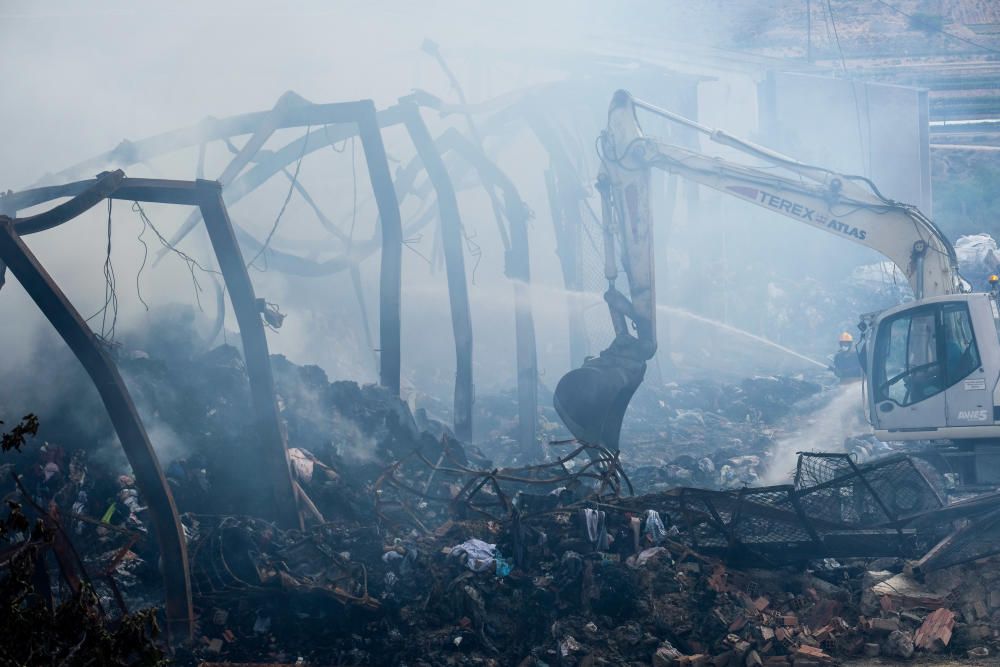 Así está la nave de Aspe cuatro días después del incendio