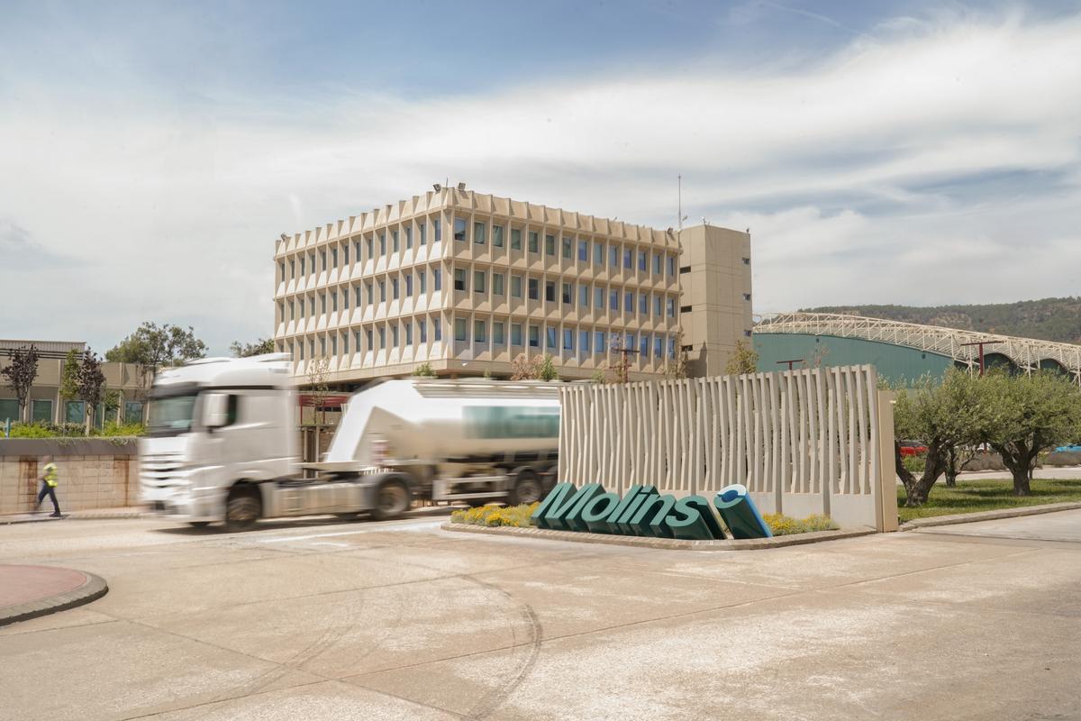 Molins ha marcat enguany una nova fita en la seva història llançant una nova identitat corporativa Molins ha marcat enguany una nova fita en la seva història llançant una nova identitat corporativa