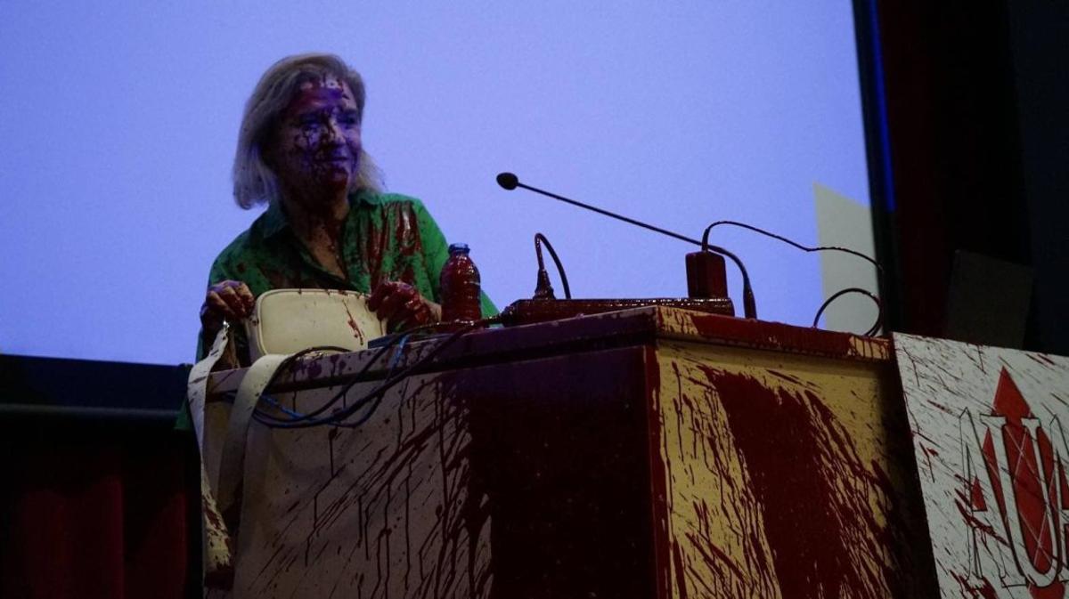 Pilar Rahola, tras el ataque con pintura roja en La Garriga (Barcelona)