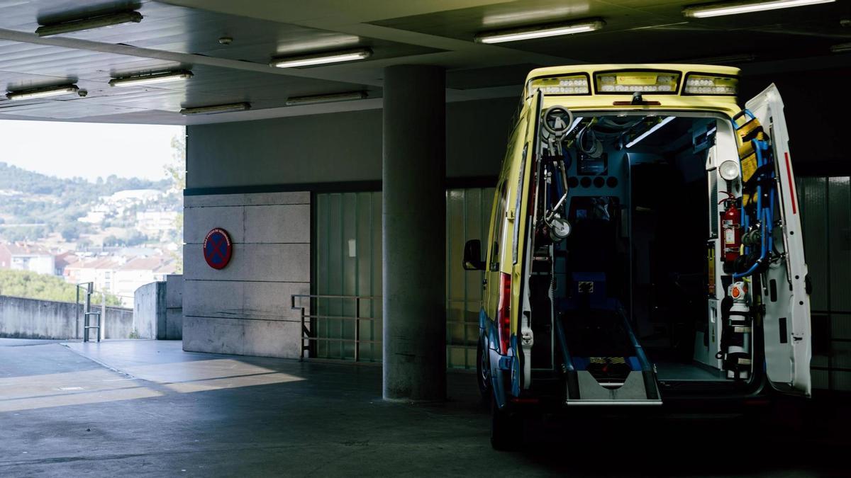 El paciente fue atendido en las Urgencias del hospital de Ourense tras el accidente en la ambulancia.
