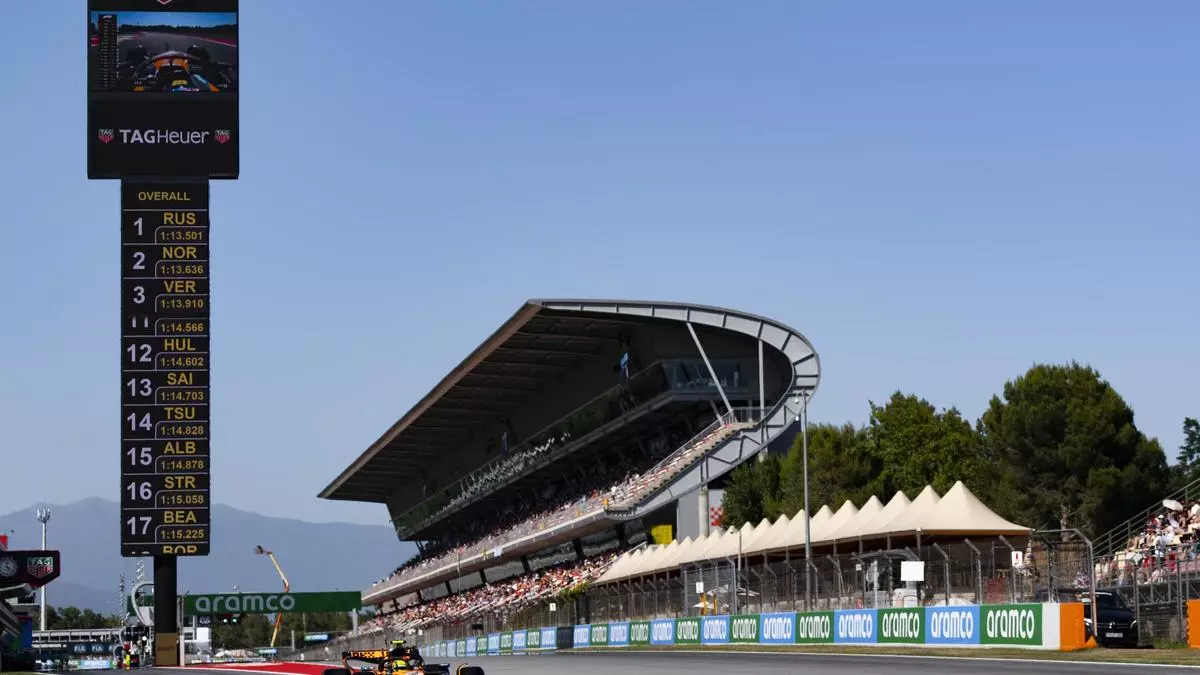 Miles de seguidores de la F1 acuden al Circuit Barcelona-Catalunya para seguir el Gran Premio de España