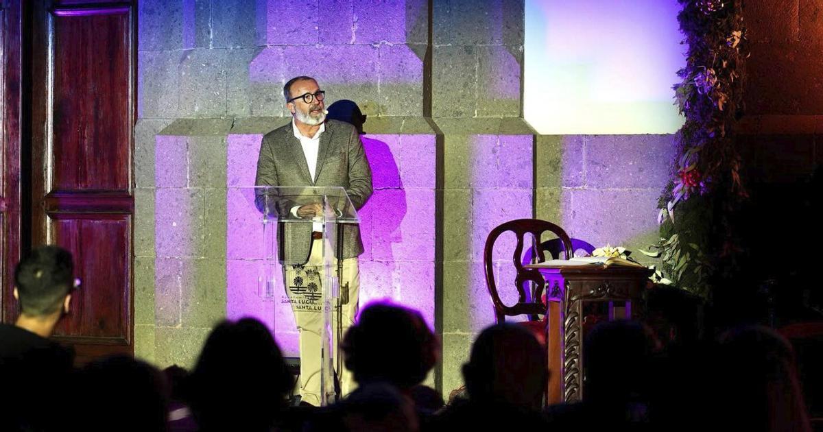 El alcalde Francisco García durante la presentación de los pregoneros. | LP/DLP