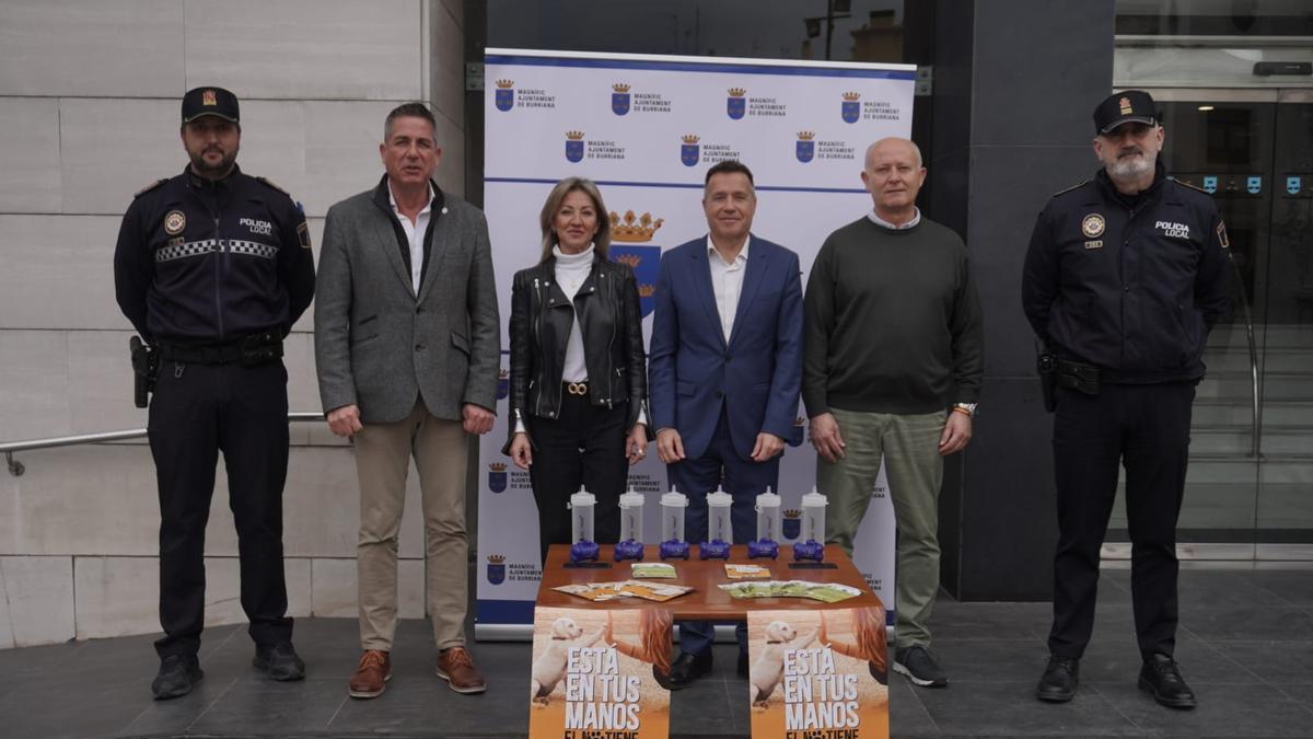 El alcalde, Jorge Monferrer, y responsables de la campaña, en la presentación.
