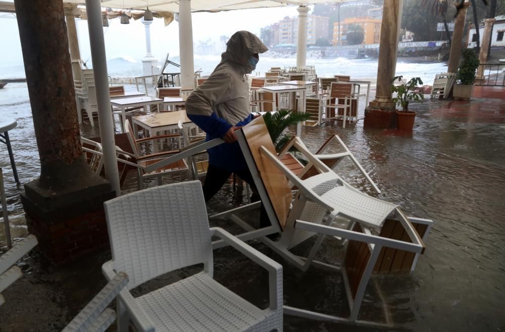 Lluvia y temporal en el mar en Málaga con la llegada de la borrasca Filomena.