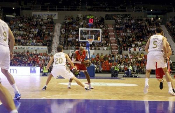 Presentación del CAI Zaragoza ante su público.