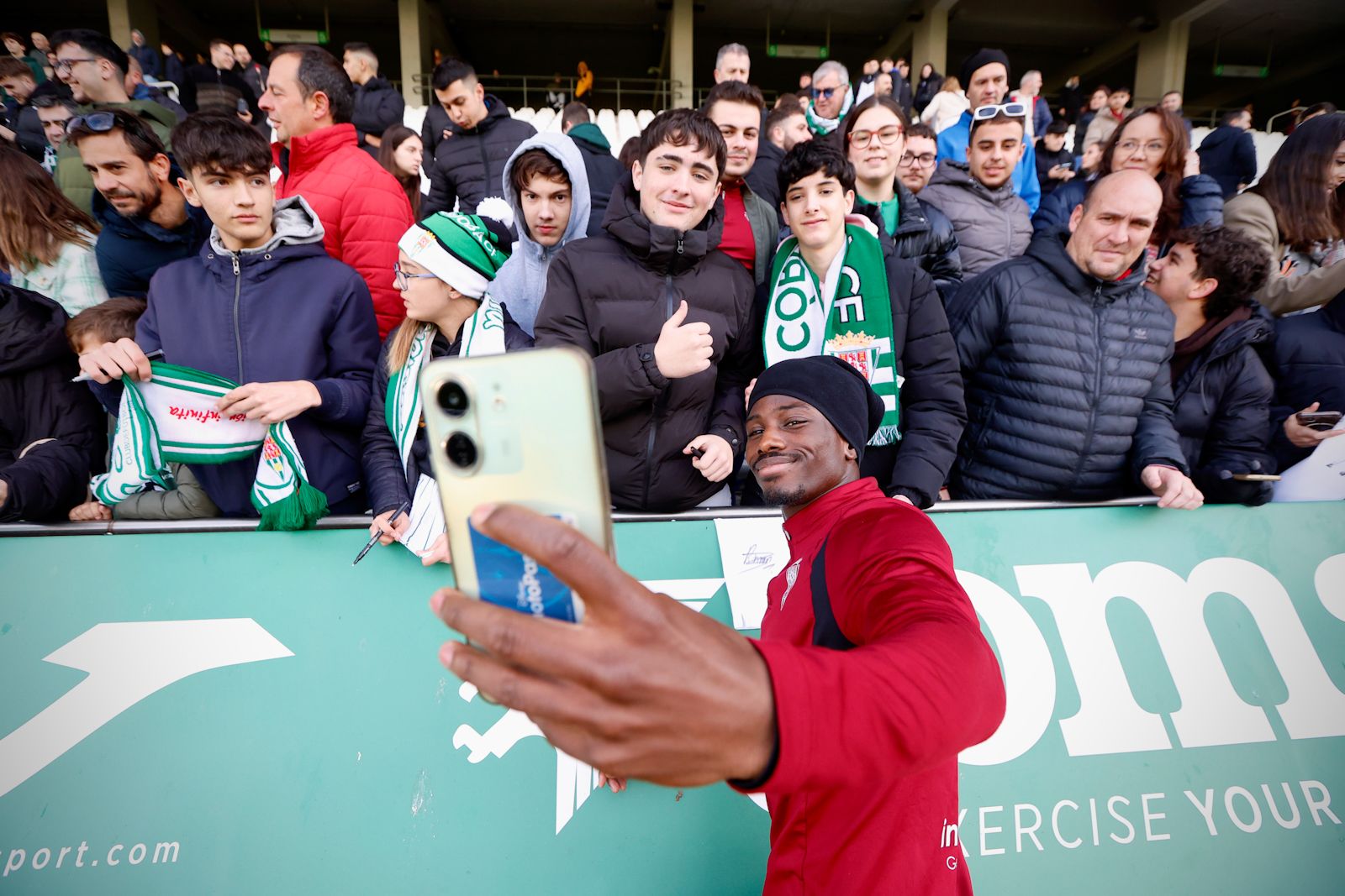 El Córdoba entrena ante su afición en El Arcángel