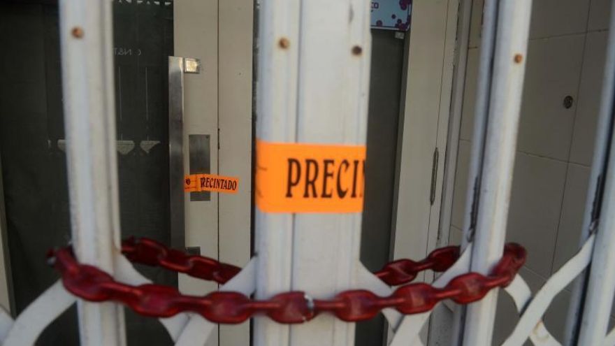 Un local precintado. | // NOÉ PARGA