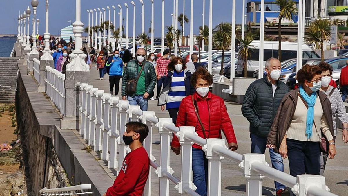 La mascarilla ya es prescindible en espacios exteriores, proclaman los expertos