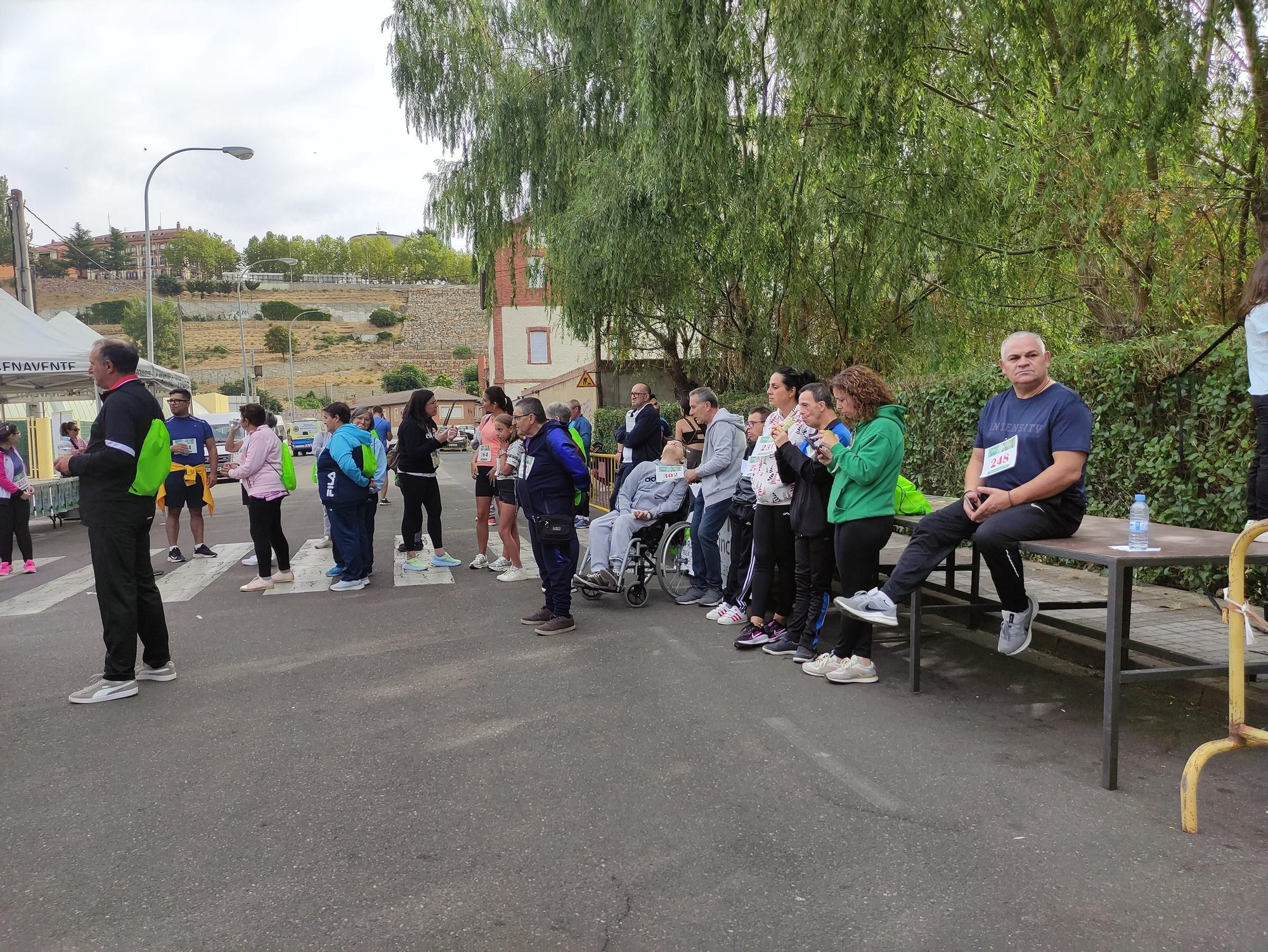 La marcha solidaria de Asprosub Benavente, en imágenes