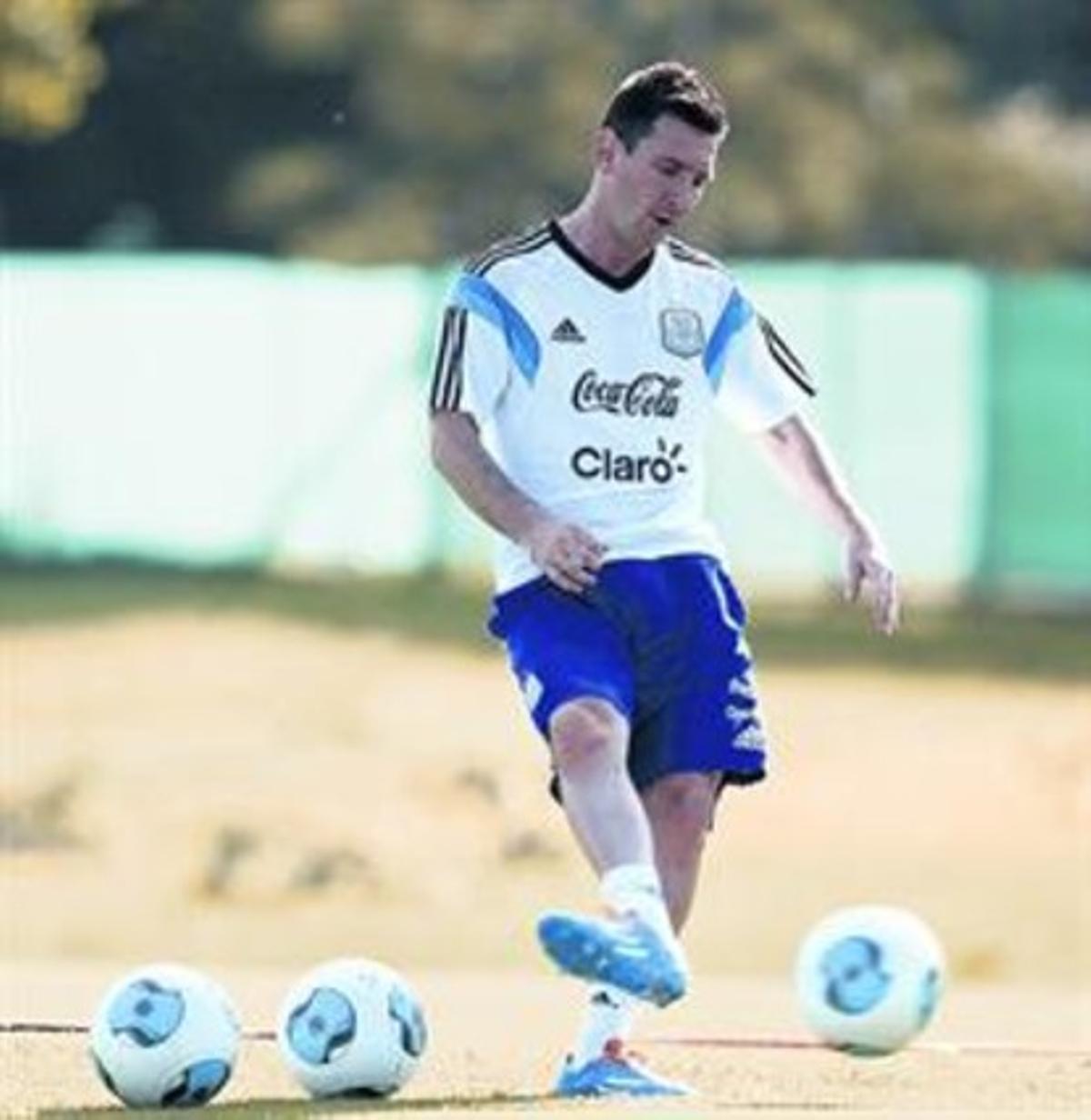 Treballant 8 Messi s’entrena diàriament a la ciutat esportiva d’Ezeiza (Buenos Aires). Treballant 8 Messi s’entrena diàriament a la ciutat esportiva d’Ezeiza (Buenos Aires).