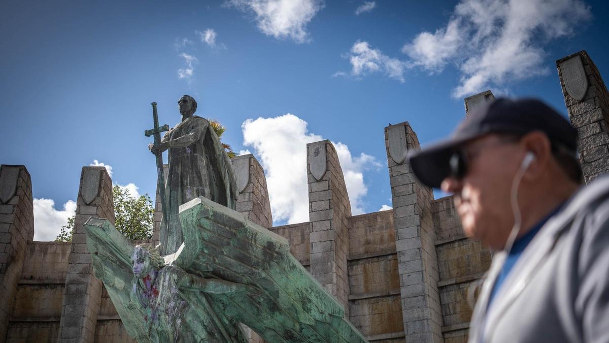 El Ayuntamiento de Santa Cruz de Tenerife se niega a retirar el monumento a Franco