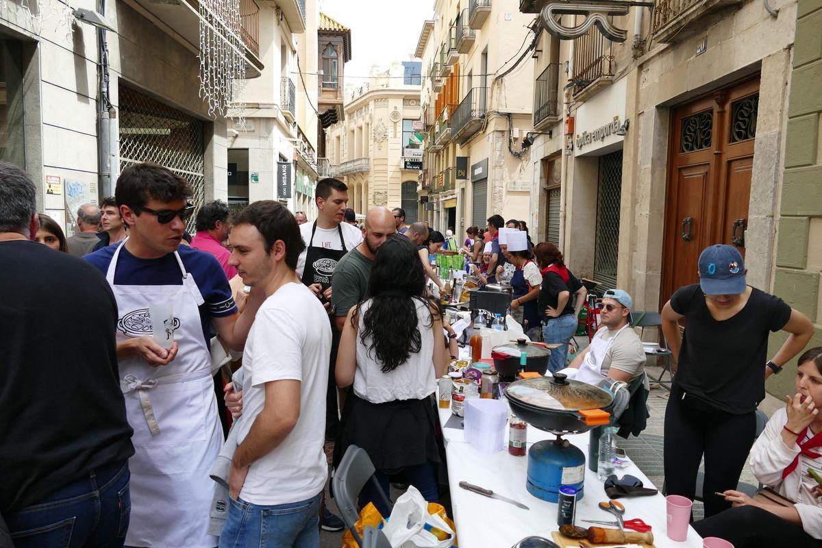 EN IMATGES | Els Mistaires de Figueres estrenen el primer Concurs de Suquet del carrer Peralada