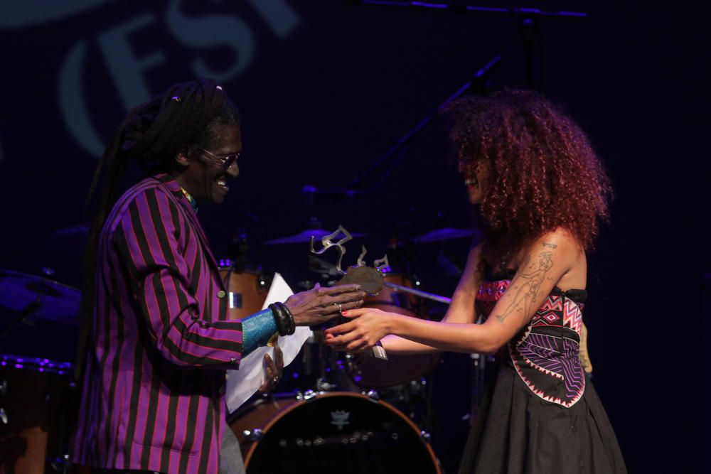 Cheikh Lô agradece el Premio Especial con un derroche de su voz comprometida