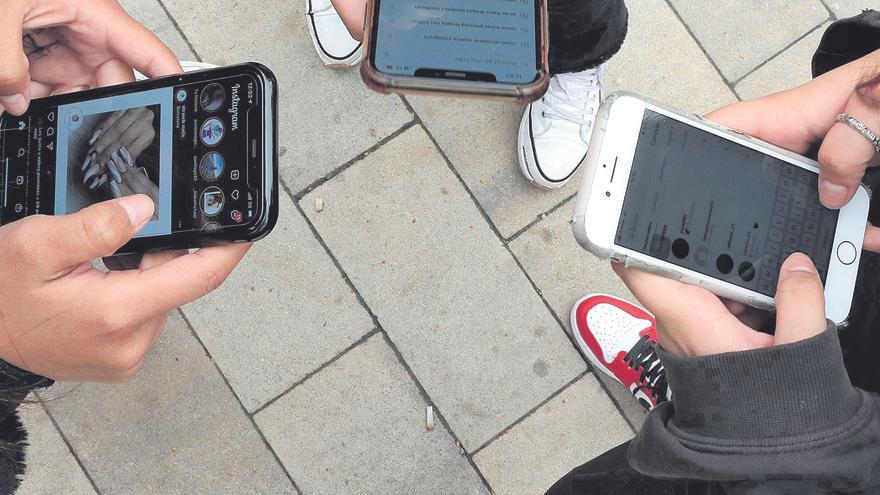 La edad del primer ‘smartphone’ con Whatsapp en Castellón baja a los 10 años