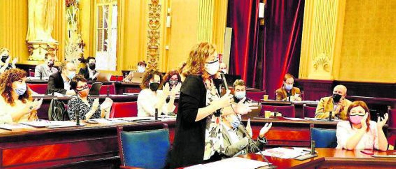 La presidenta Armengol volvió a ser abandonada ayer en el Parlament por sus socios de Més. | GOVERN