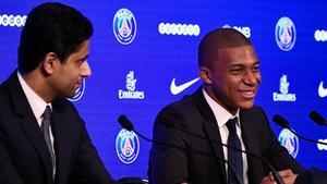 Mbappé y Al Khelaifi en rueda de prensa