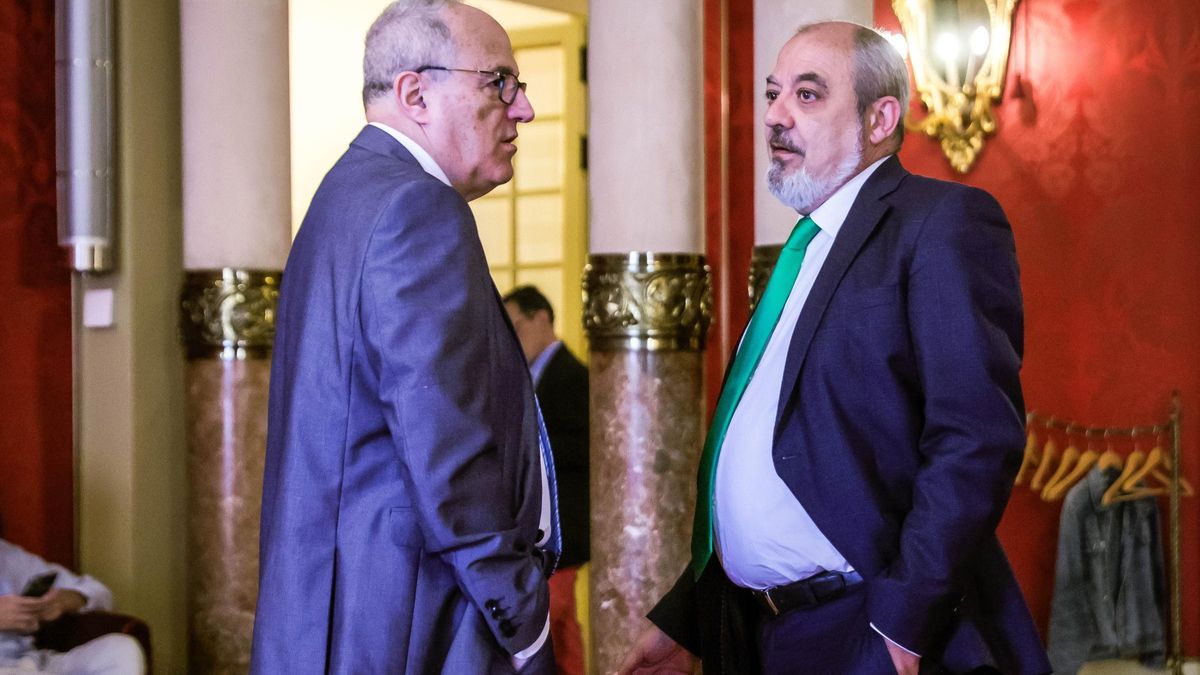 Josep Codony, director general de IB3, junto al diputado de Vox, Sergio Rodríguez