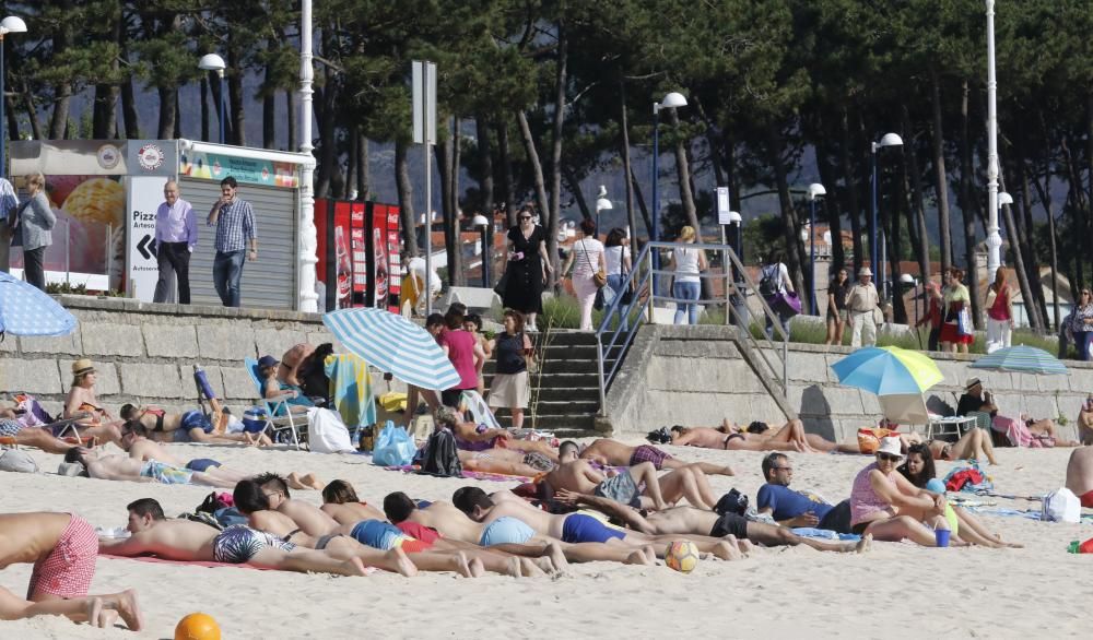 Samil se llena de bañistas ansiosos de sol // Alba Villar