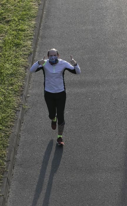 Oviedo se echa a la calle para hacer deporte en el primer día del desconfinamiento