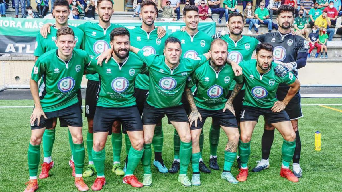 Alineación del equipo palmero, entrenado por Jorge Muñoz. | | AT. PASO