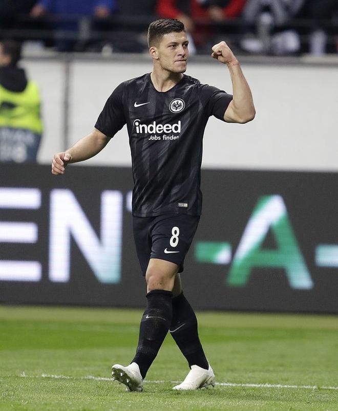 Jovic durante un partido en Alemania.