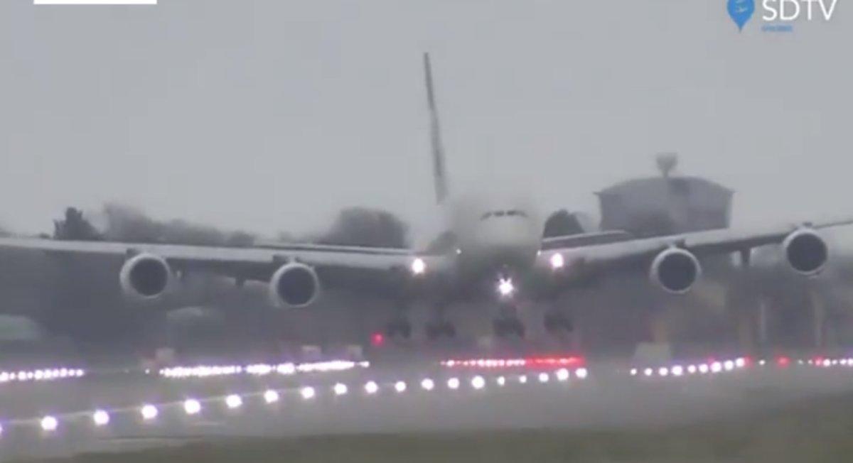 etihad-a380-s-crosswind-landing-at-london-heathrow-during-storm-dennis---news---indy100-video