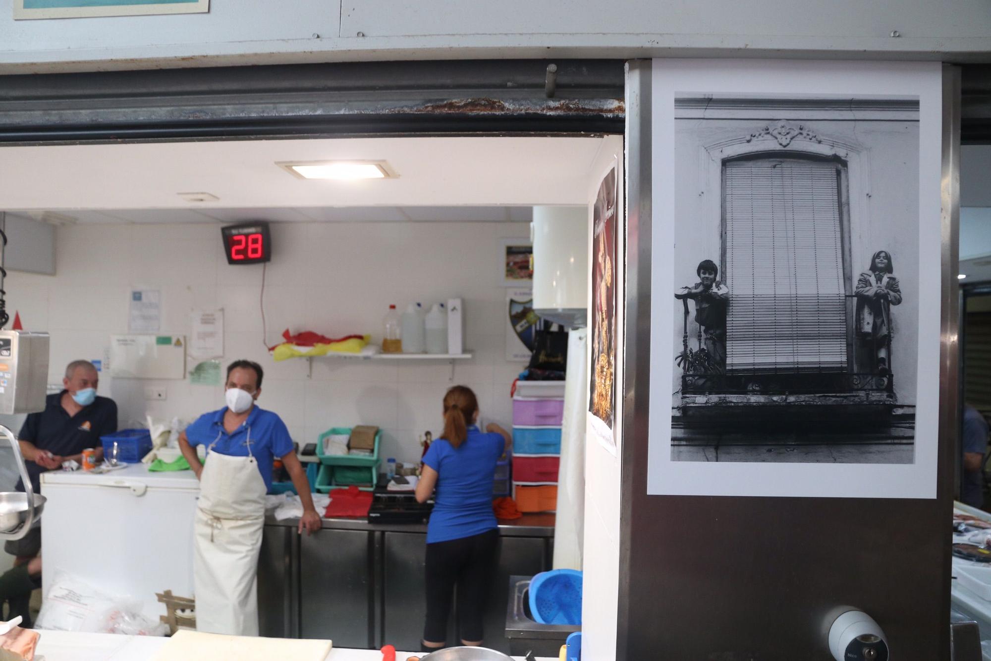 Exposición fotográfica de José Antonio Berrocal en el mercado del Carmen