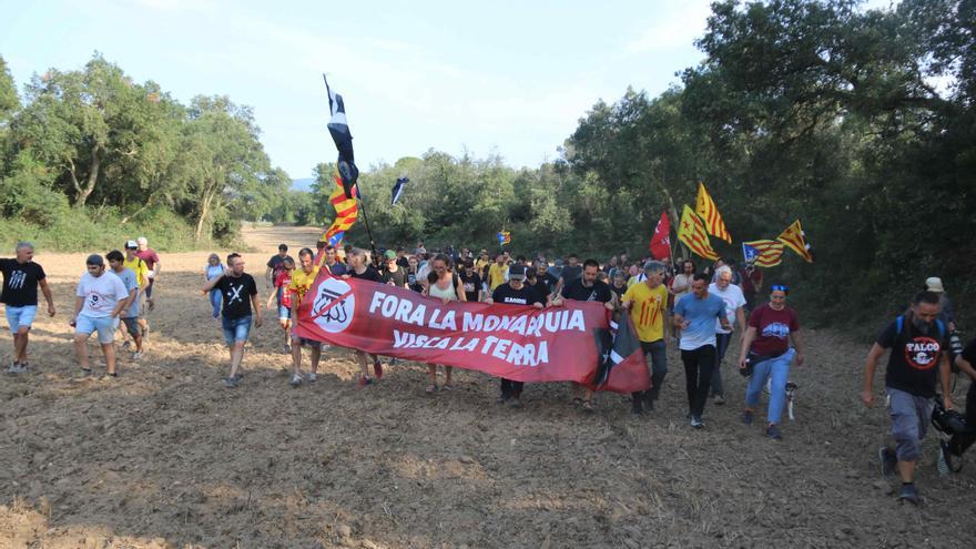 Vídeo | Protesta antimonàrquica a Caldes que acaba amb corredisses amb els Mossos