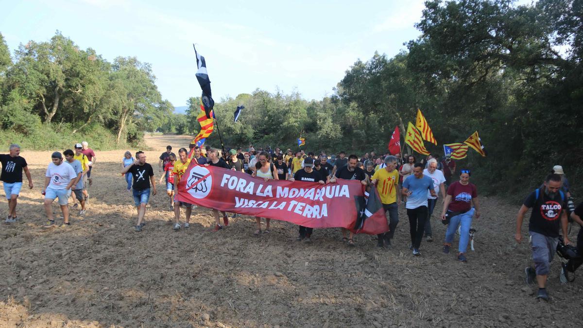 Protesta antimonàrquica a Caldes que acaba amb corredisses amb els Mossos