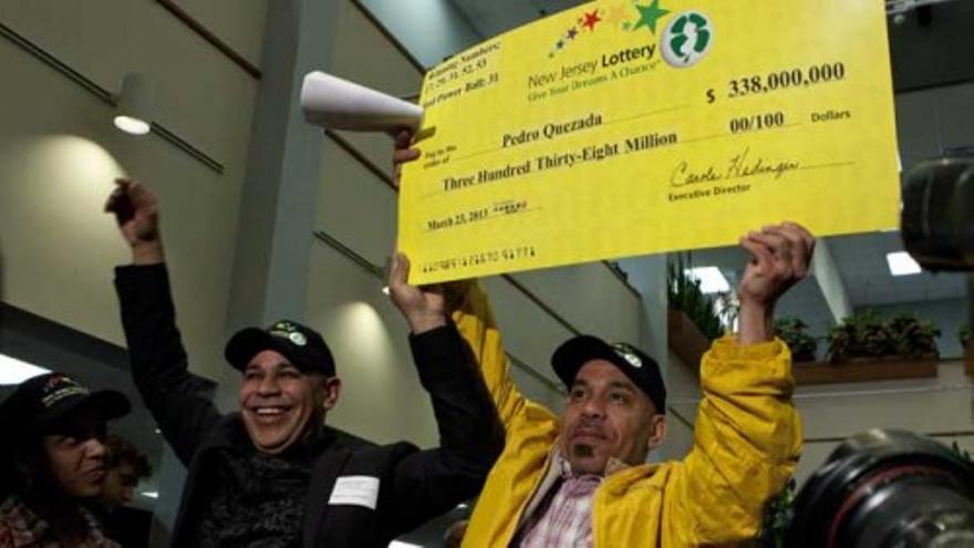 Gana 338 millones de dólares en la lotería