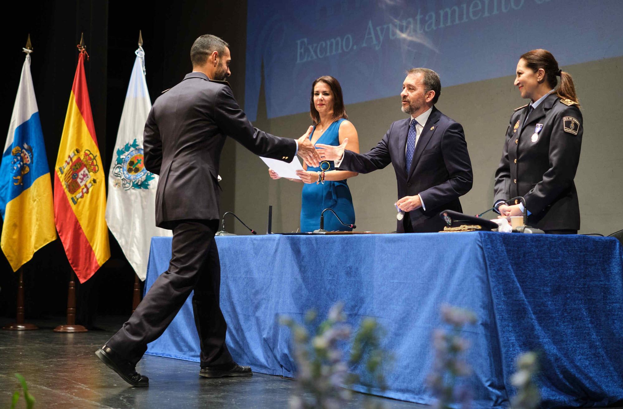 Día de la Policía, con homenajes a agentes y vecinos de Santa Cruz