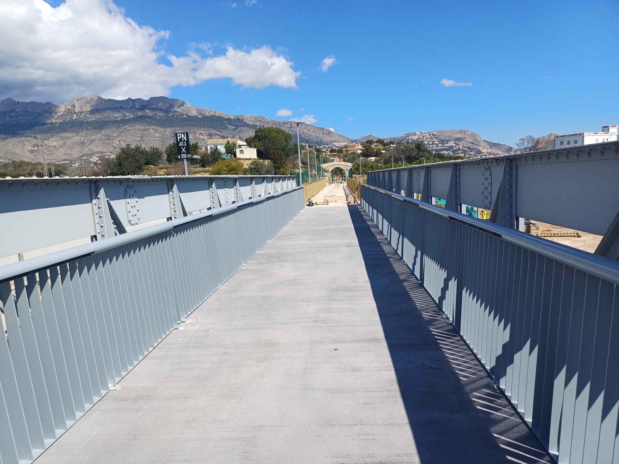 Así es la nueva pasarela peatonal del viaducto sobre el río Algar de Altea