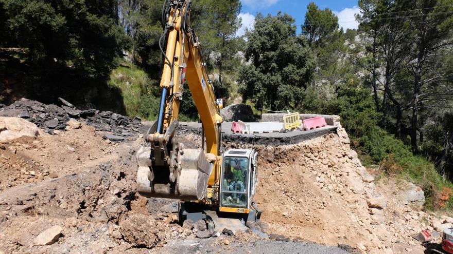 una de las excavadoras que iniciÃ³ el movimiento de tierra