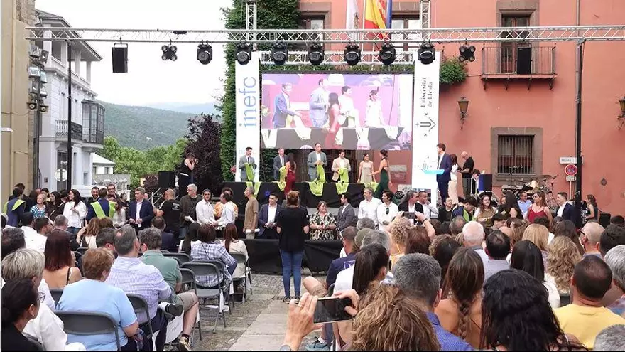 La primera promoció d'INEFC Pirineus celebra la seva graduació i SPORT els va acompanyar