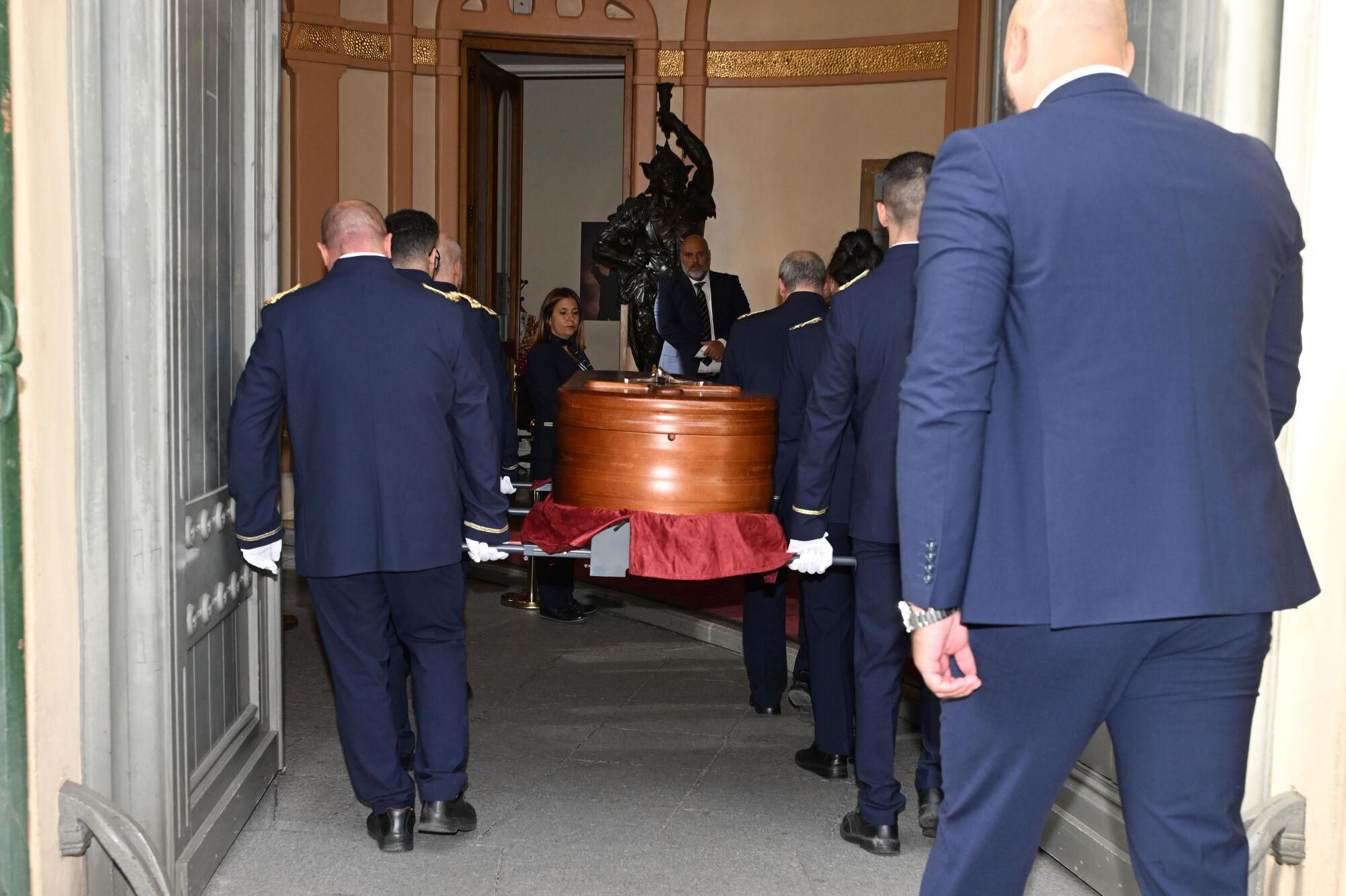 El féretro con los restos mortales de Manuel de la Calva llega a la capilla ardiente situada en la SGAE, a 27 de agosto de 2025, en Madrid (España) CAPILLA ARDIENTE;MANUEL DE LA CALVA;SGAE;27 AGOSTO 2025 José Oliva / Europa Press 27/08/2025. MANUEL DE LA CALVA;José Oliva;category_code_sho;