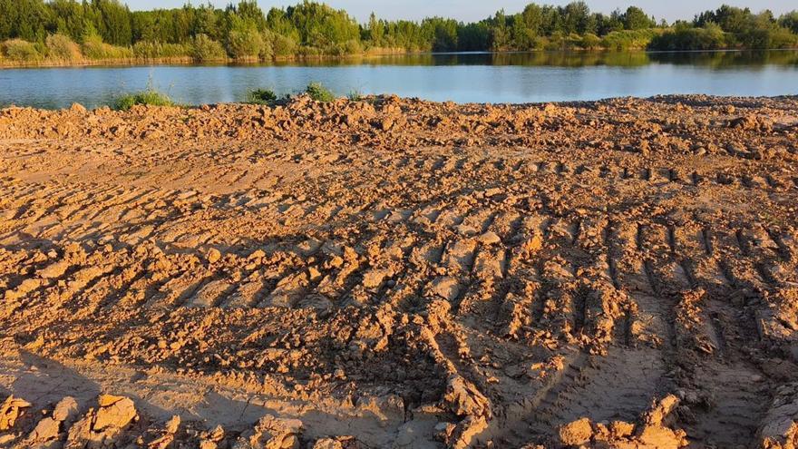 Denuncian ante el Seprona movimientos de tierra junto a las lagunas de Camarzana de Tera