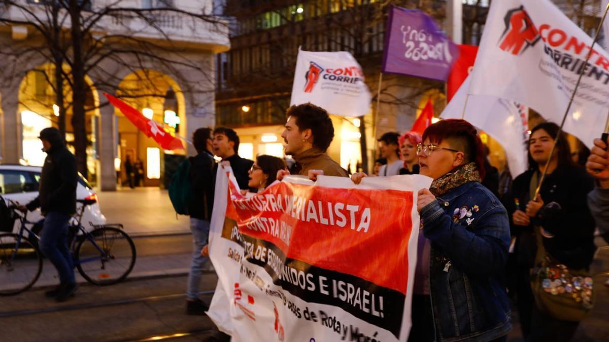 En imágenes I Manifestación en Zaragoza contra las guerras y los genocidios
