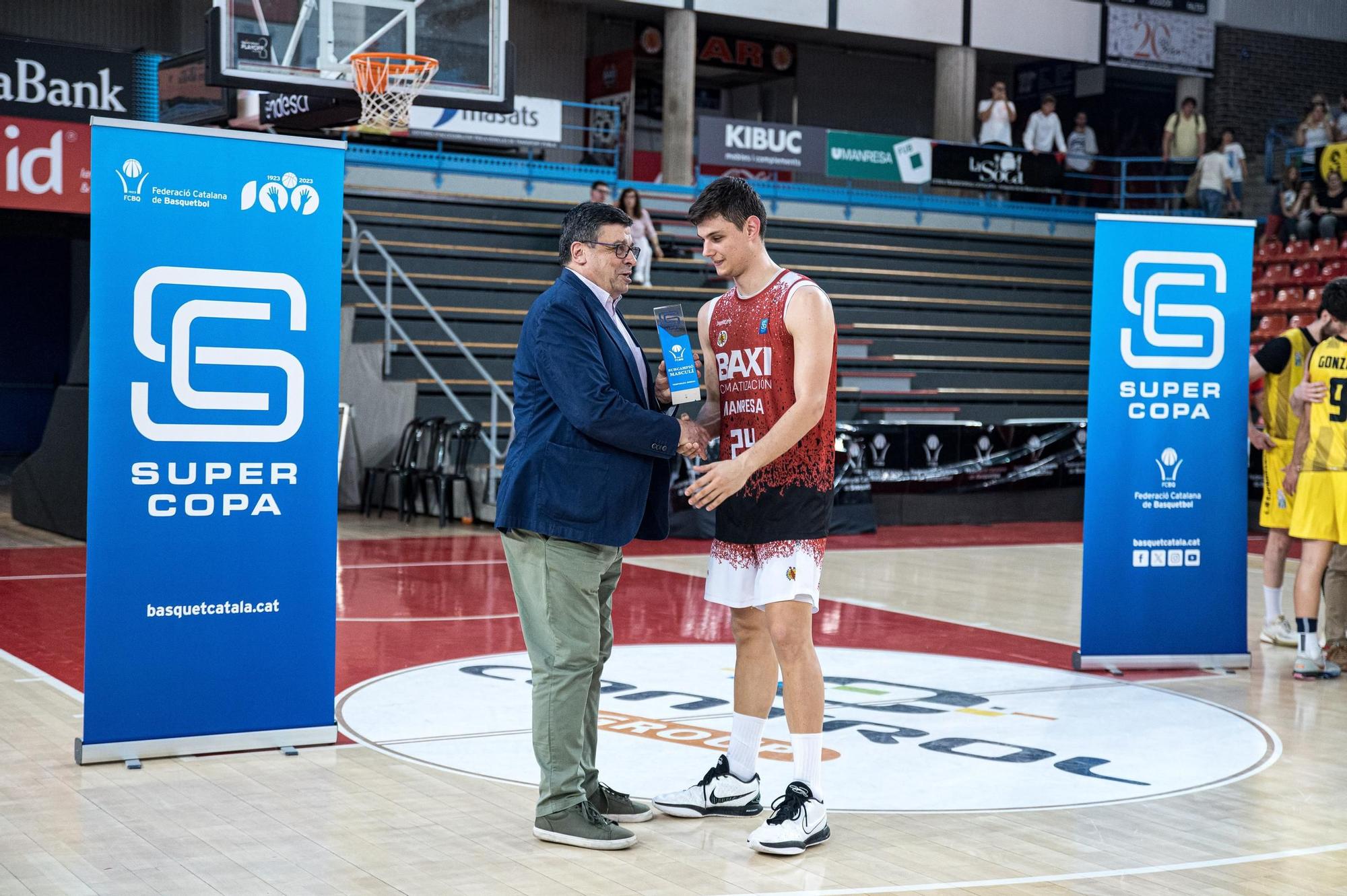 Imatges de la final de la Super Copa masculina entre el Tenea Esparreguera i el Bàsquet Manresa B